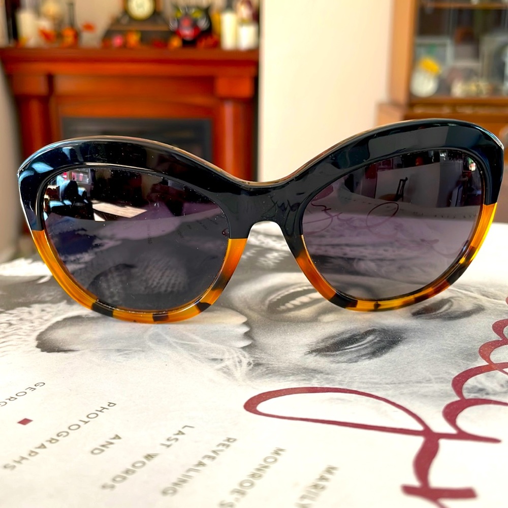 Coach sunglasses. Polarized lenses